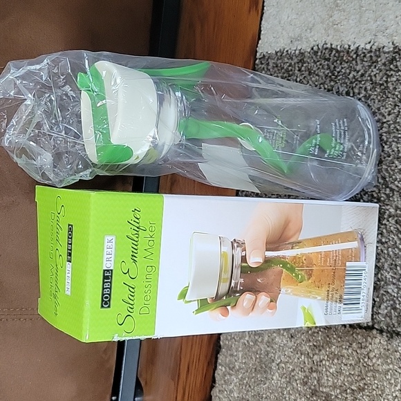 NEW Salad Emulsifier Dressing Maker - Picture 2 of 4